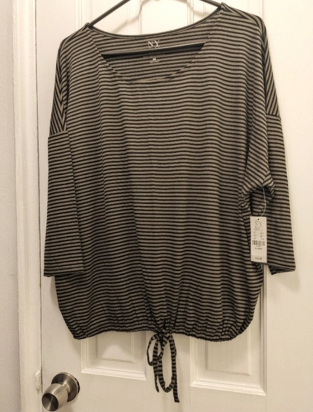 New York & Company Black & Cream Striped Drawstring Hem Top SIZE XL